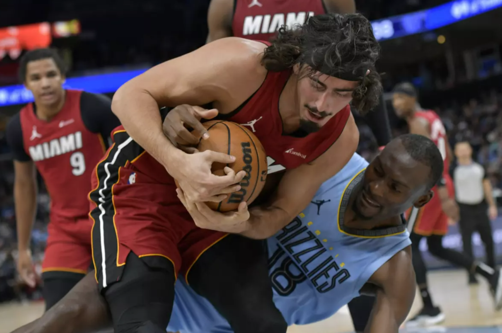 Heat pull away from Grizzlies for opening win